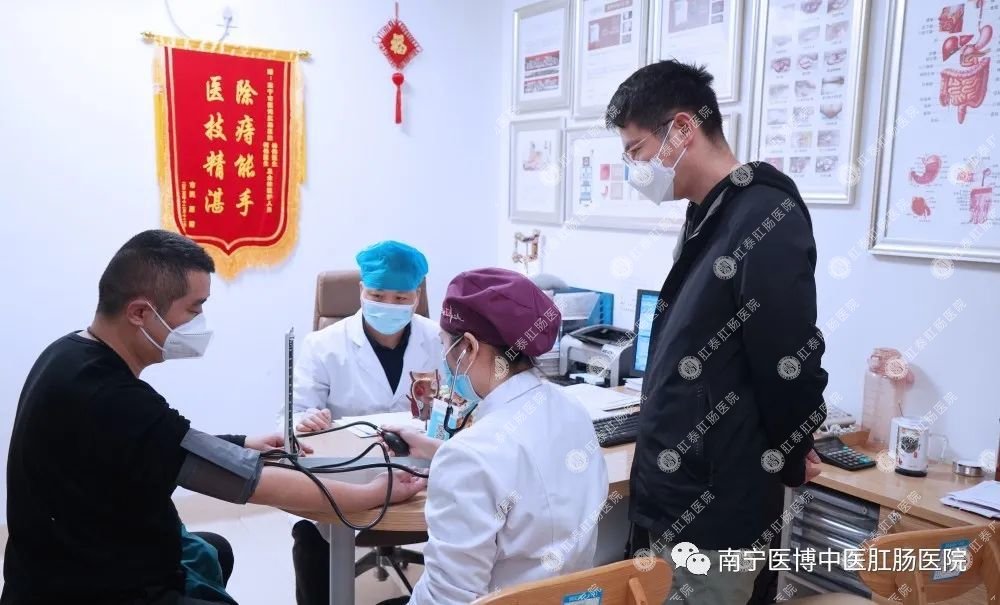 南寧醫(yī)博13周年慶&ldquo;胃腸養(yǎng)護中心&rdquo;暨&ldquo;博士工作站&rdquo;揭牌儀式圓滿成功